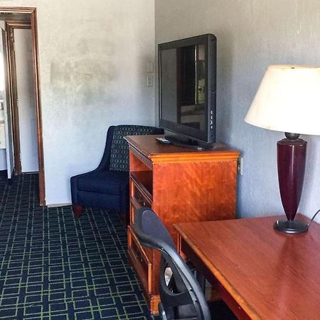 Trade Winds Inn Clinton Ngoại thất bức ảnh